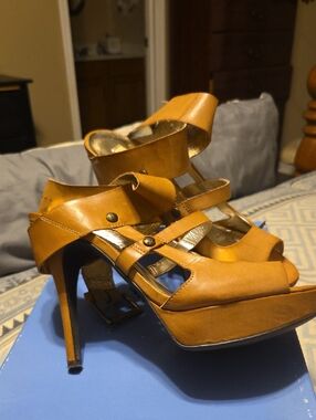 Vera Wang Tan Leather Crisscross Platform Heels